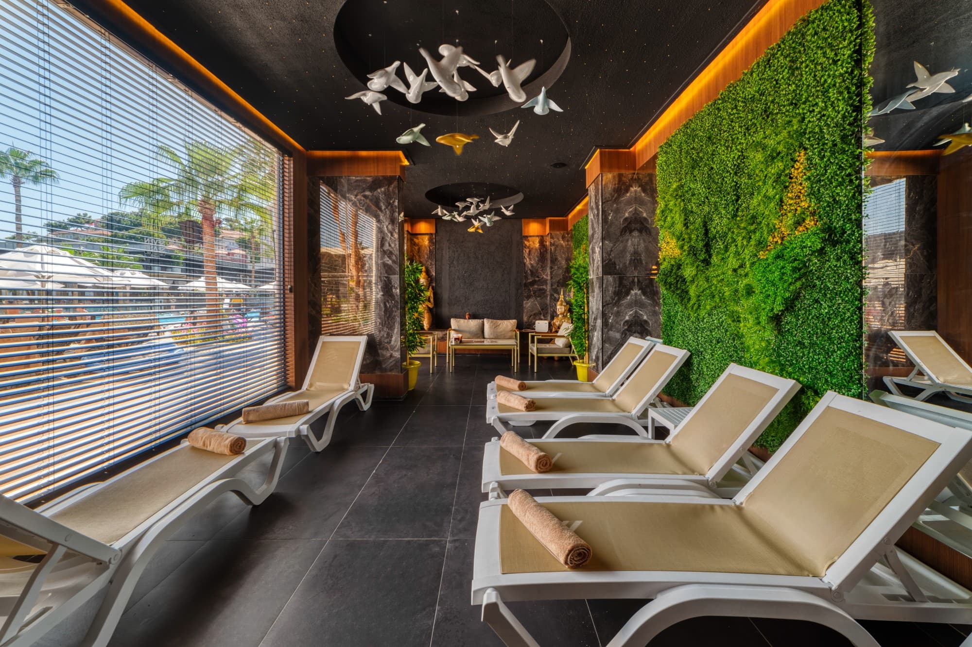 Dikey bahçeli SPA dinlenme alanı